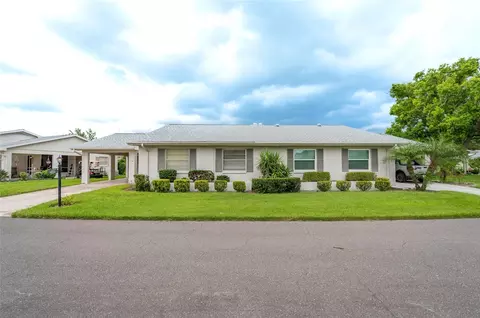 114 Glendower Cir #272, Sun City Center, FL 33573