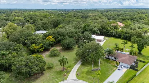2083 Racimo Dr, Sarasota, FL 34240