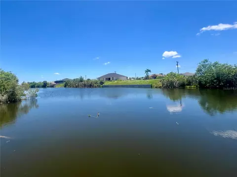 2208 NE 6th Ave, Cape Coral, FL 33909