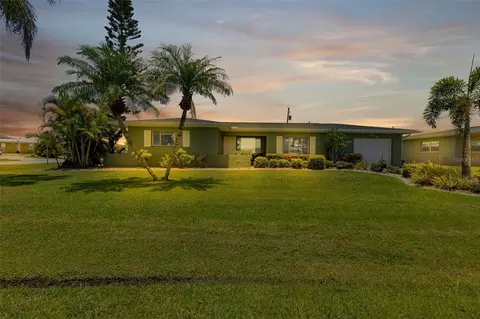 574 Lowell Ave NW, Port Charlotte, FL 33952