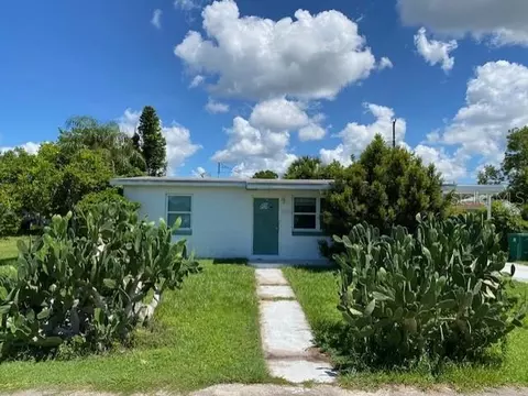 21074 Gladis Ave, Port Charlotte, FL 33952