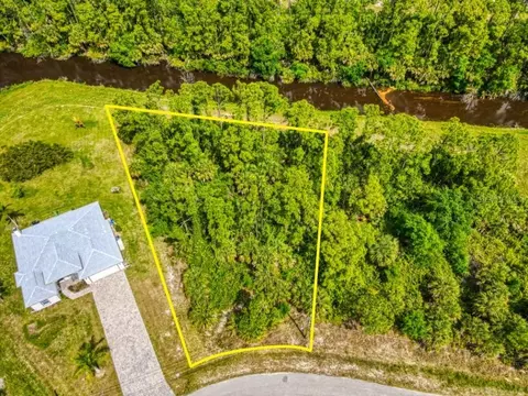 Gardenside Circle, North Port, FL 34288