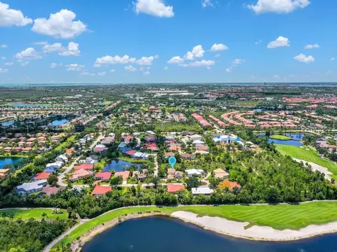 8601 S Lake Cir, Fort Myers, FL 33908
