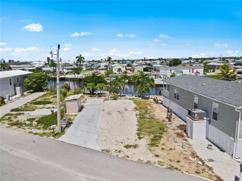 3832 Blueberry Ln, Saint James City, FL 33956