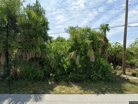 6985 Regina Dr, Englewood, FL 34224