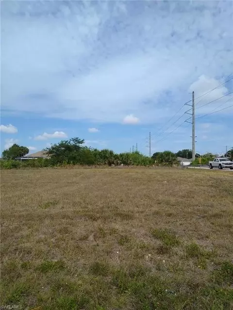2710 NE 6th Ave, Cape Coral, FL 33909