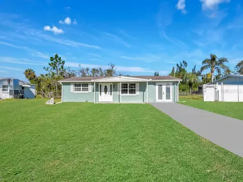 686 Muscogee Dr, North Fort Myers, FL 33903
