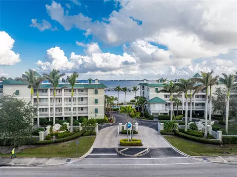5116 Melbourne St #B201, Punta Gorda, FL 33980