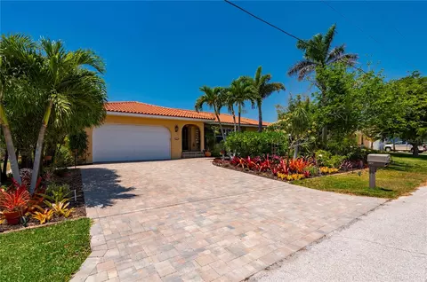805 Brenda Ct, Punta Gorda, FL 33950