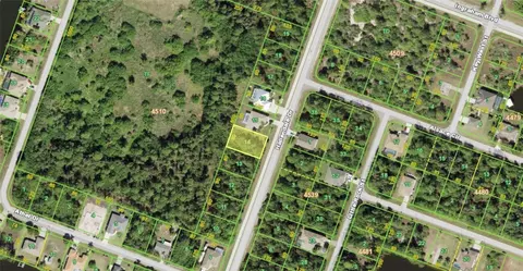 9411 Hallendale Dr, Port Charlotte, FL 33981