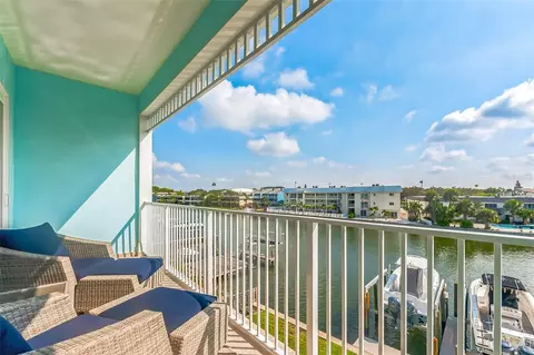 11723 1st St E, Treasure Island, FL 33706