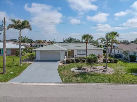 1345 Cambridge Dr, Venice, FL 34293