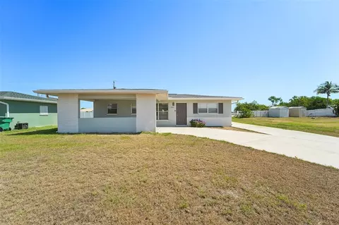 556 Lowell Ave NW, Port Charlotte, FL 33952