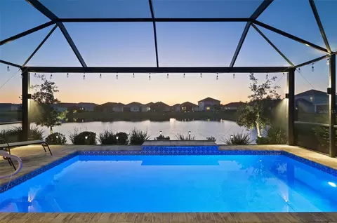 10112 Canaveral Cir, Sarasota, FL 34241