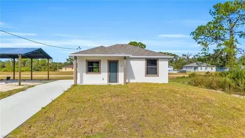5011 N Dogwood Cir, Labelle, FL 33935