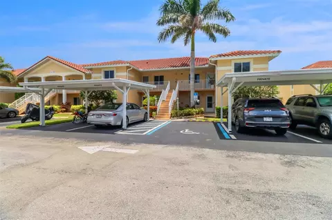 196 Furse Lakes Cir #A6, Naples, FL 34104