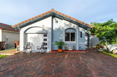 6853 W 25th Ct, Hialeah, FL 33016