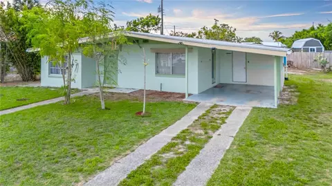 180 Palmetto Cir NE, Port Charlotte, FL 33952