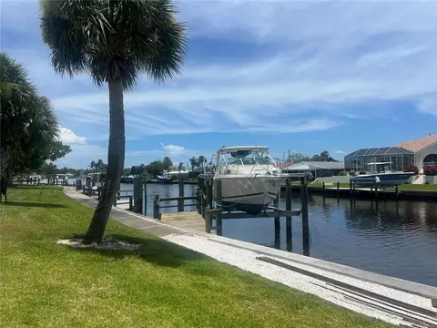 25 Oakwood Dr N #25, Englewood, FL 34223