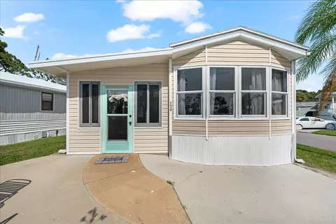 228 Lancer Dr, Nokomis, FL 34275