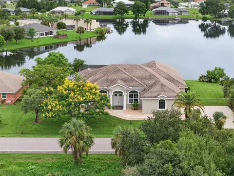 11600 SW Courtly Manor Dr, Lake Suzy, FL 34269