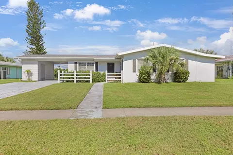 2219 Beacon Dr, Port Charlotte, FL 33952
