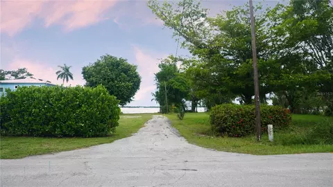 3353 E Riverside Dr, Fort Myers, FL 33916