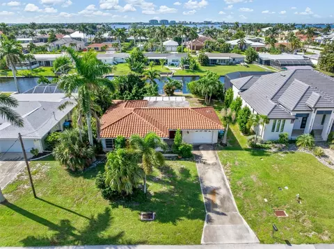 1114 Lorraine Ct, Cape Coral, FL 33904