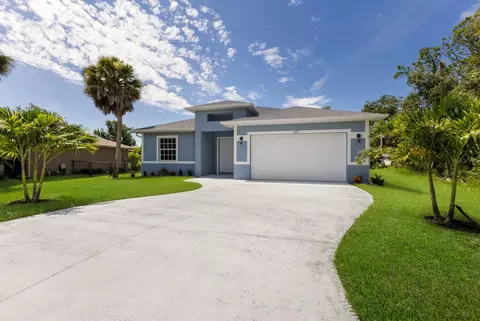 105 Spur Dr, Rotonda West, FL 33947