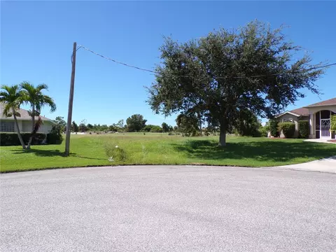 25 Clubhouse Pl, Rotonda West, FL 33947