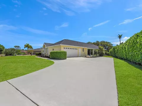 491 Cypress Way E, Naples, FL 34110 photo 2