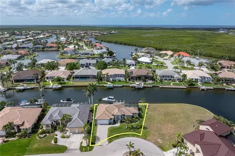 571 Port Bendres Dr, Punta Gorda, FL 33950