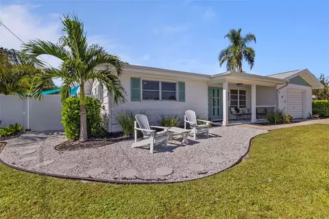 702 Poinciana Rd, Nokomis, FL 34275