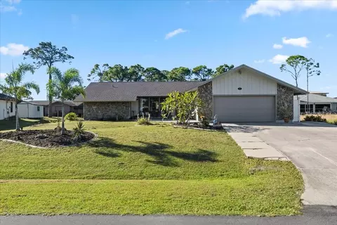 1041 Schooner Ln, Englewood, FL 34224