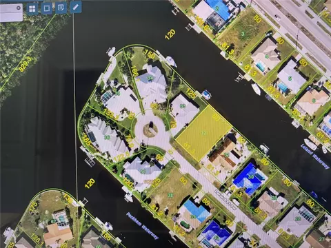 140 Leland St SW, Port Charlotte, FL 33952