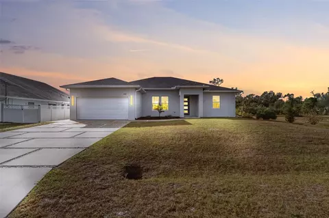 137 Mariner Ln, Rotonda West, FL 33947