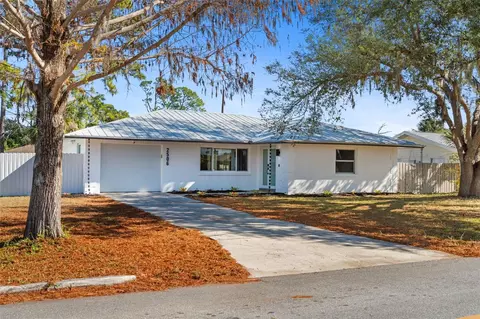 2506 Lakeshore Cir, Port Charlotte, FL 33952