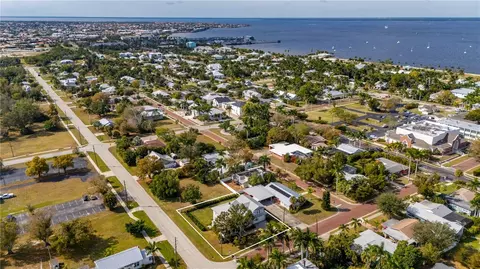 359 Gill St, Punta Gorda, FL 33950