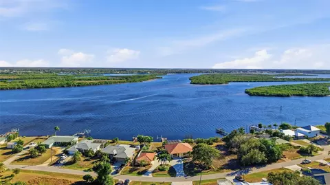 3260 Peace River Dr, Punta Gorda, FL 33983