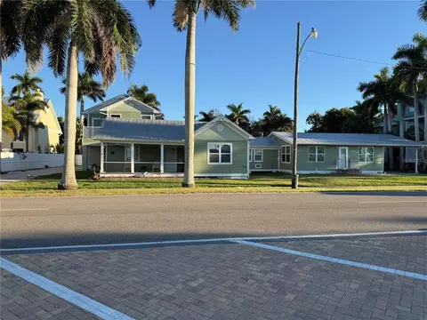 621 W Or 625 W Retta Esplanade, Punta Gorda, FL 33950