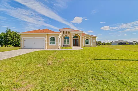238 W Pine Valley Ln, Rotonda West, FL 33947