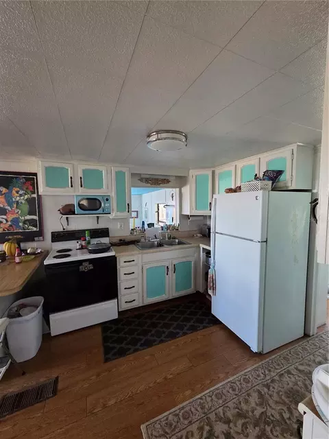 Kitchen - 1024 Strickland Rd, Okeechobee, FL 34974 photo 1 of 2