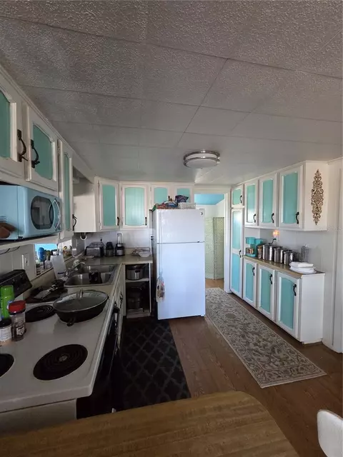 Kitchen - 1024 Strickland Rd, Okeechobee, FL 34974 photo 2 of 2
