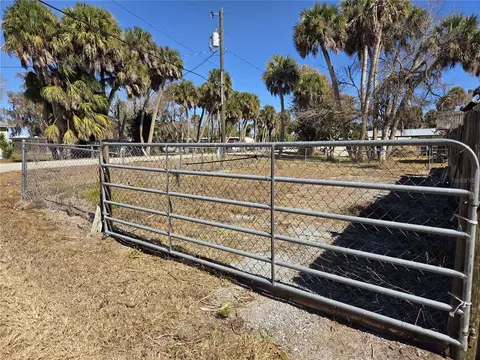 Exterior - 1024 Strickland Rd, Okeechobee, FL 34974 photo 7 of 10