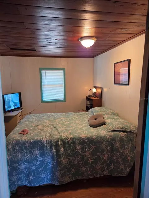 Bedroom - 1024 Strickland Rd, Okeechobee, FL 34974 photo 2 of 2