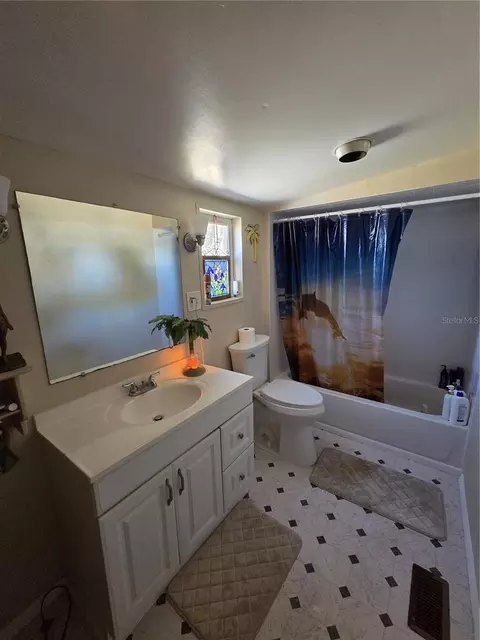 Bath - 1024 Strickland Rd, Okeechobee, FL 34974 photo 1 of 2