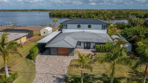 2424 Harbour Dr, Punta Gorda, FL 33983