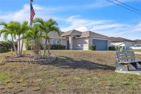 916 NE 4th Pl, Cape Coral, FL 33909