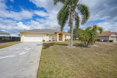 2117 NE 40th St, Cape Coral, FL 33909