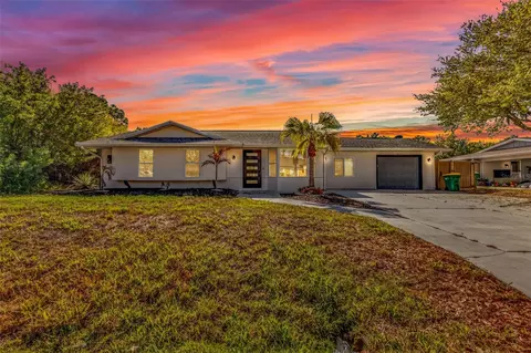 923 Linnaen Ter NW, Port Charlotte, FL 33948